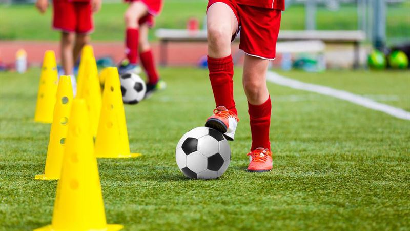 Comprehensive Guide to Fundamental Football Skills: Mastering Ball Control and Playmaking Techniques