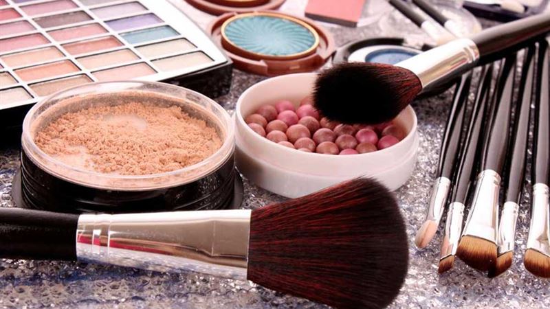 Comprehensive Guide to Assembling an Ideal Makeup Collection with Free Samples and Top Products