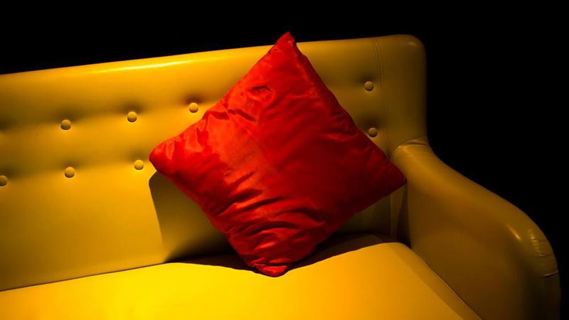 Expert Guidance on Selecting the Ideal Sofa Cover for Your Living Space