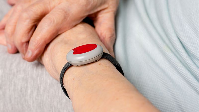 Comprehensive Guide to Advanced Medical Alert Systems for Seniors: Features and Selection Tips