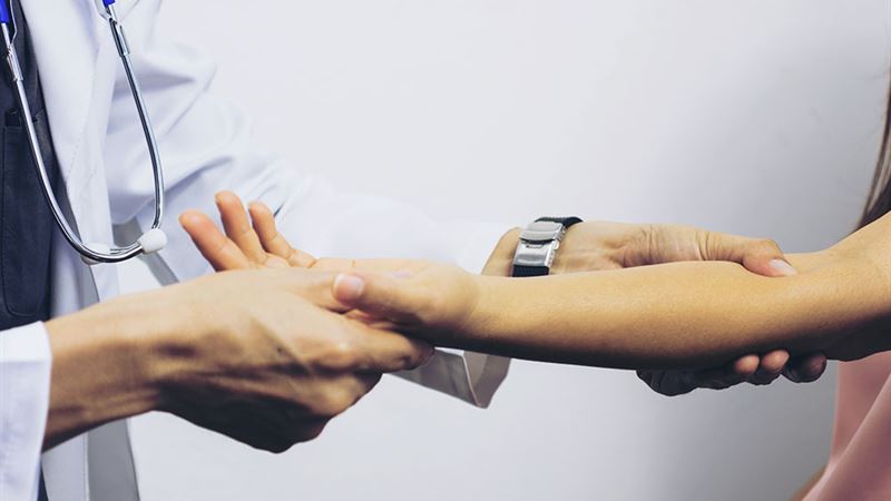 Essential Qualities to Identify in an Exceptional Cataract Specialist