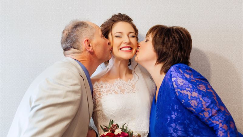 Comprehensive Guide to Selecting the Perfect Mother of the Bride Attire