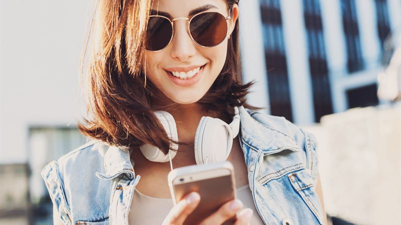 Comprehensive Guide to No-Contract Family Cell Phone Plans: FAQs and Top Picks