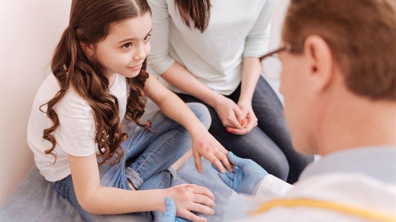 Comprehensive Guide to Recognizing and Managing Atopic Dermatitis Symptoms and Treatments