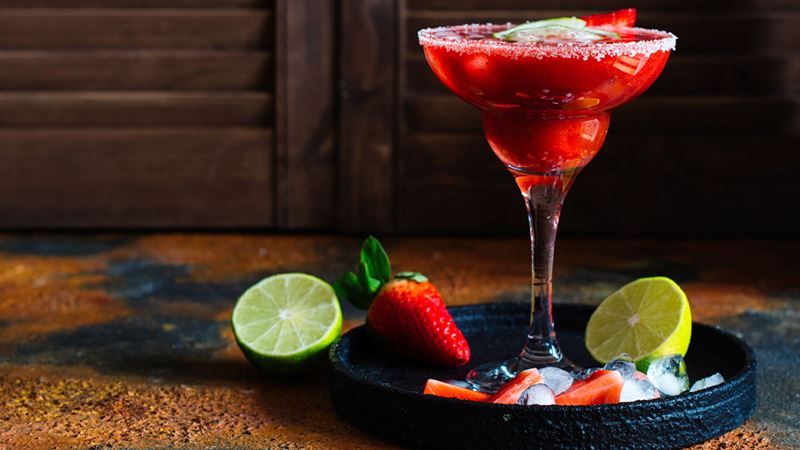 Delicious and Simple Recipes for Piña Colada and Margarita Cocktails