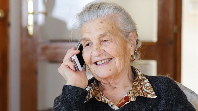 Comprehensive Guide to Acquiring Free Mobile Phones for Seniors