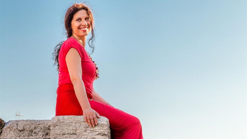 Ageless Elegance: How Women Over 60 Can Shine in Evening Dresses