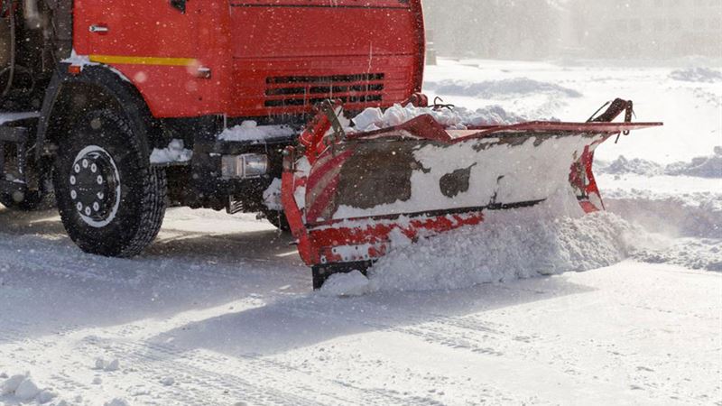 Choosing Between Hiring a Snow Removal Service or Doing It Yourself: A Detailed Guide