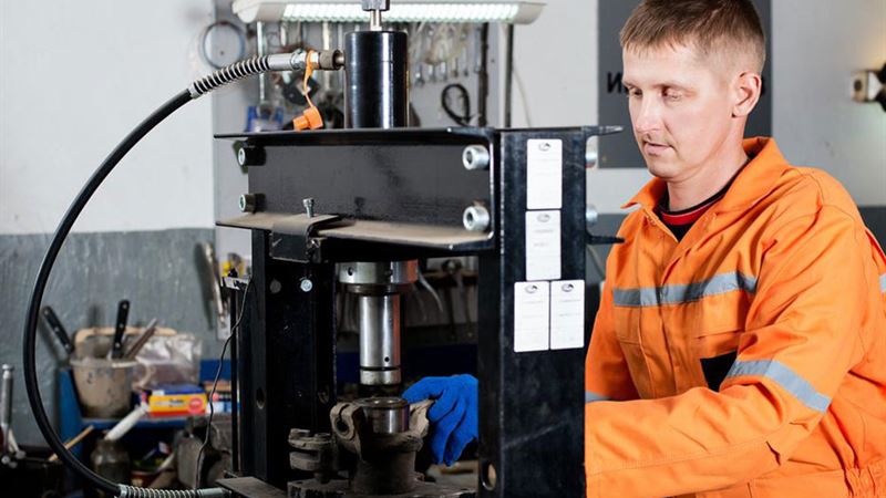 Why Car Owners Should Prioritize Hiring a Local Auto Locksmith for Emergency Situations