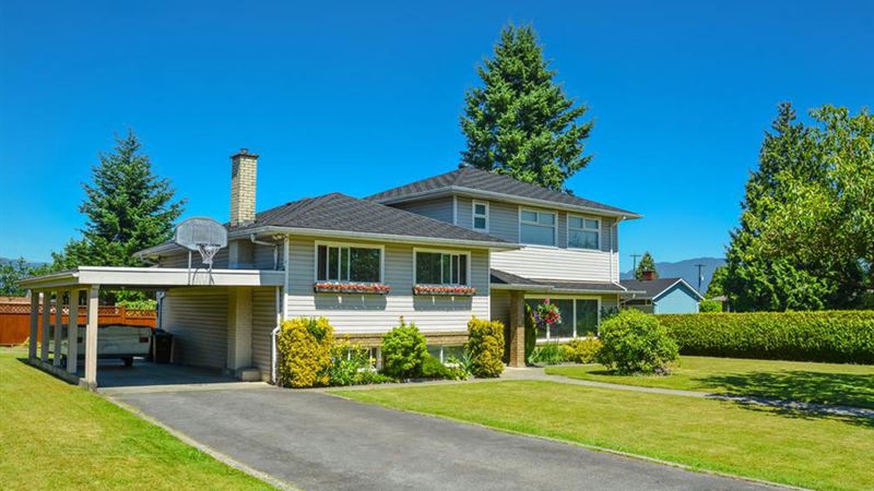 Transform Your Home With Stylish Renovations and Thoughtful Landscaping