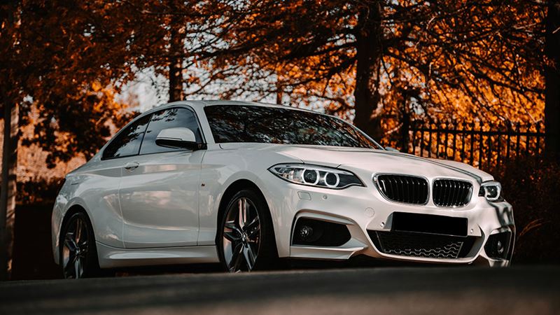 Comprehensive Review of the Premium Genesis G90 Sedan: Features, Performance, and Value