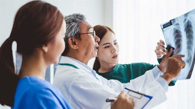 Understanding the Difference Between Bronchitis and Pneumonia: A Comprehensive Guide