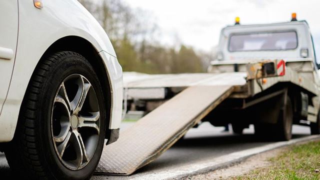 Comprehensive Guide to Purchasing the Ideal Towing Truck for Your Business