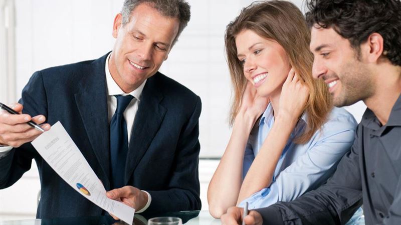 Advantages and Disadvantages of Choosing a Conventional Banking Institution