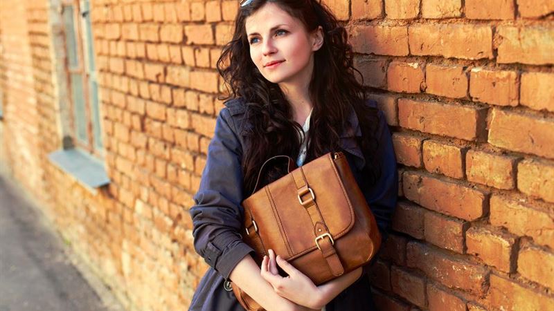 Ultimate Guide to Distinguishing Authentic Leather Handbags from Faux Alternatives