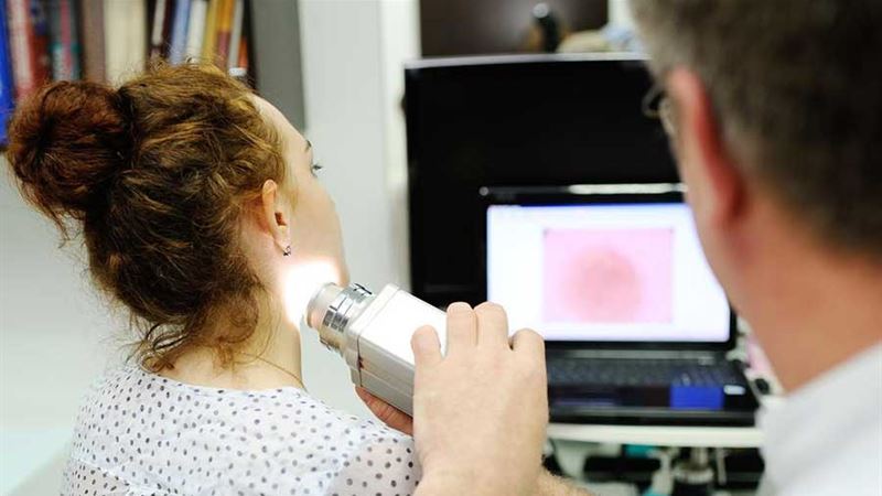 Comprehensive Guide to Recognizing and Identifying Melanoma Early