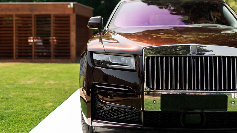 An In-Depth Exploration of the Timeless Elegance and Performance of the Rolls-Royce Phantom