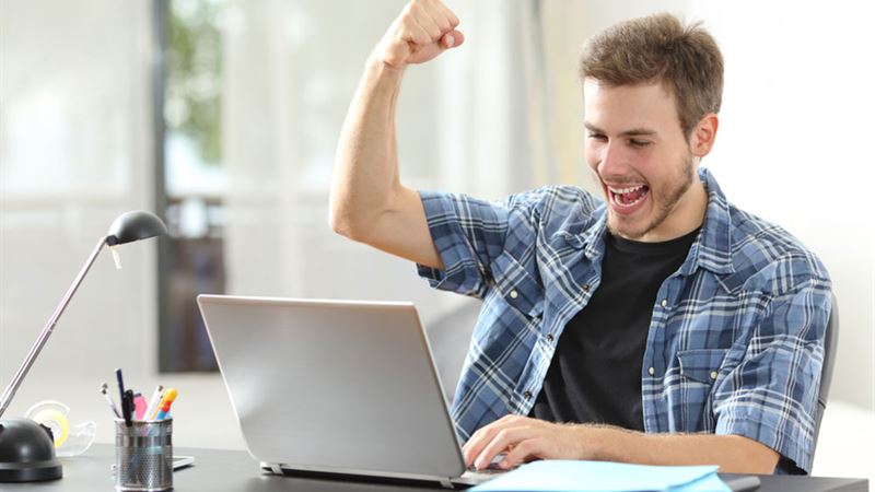 Comprehensive Comparison Between Microsoft Surface Book and Surface Pro Laptops