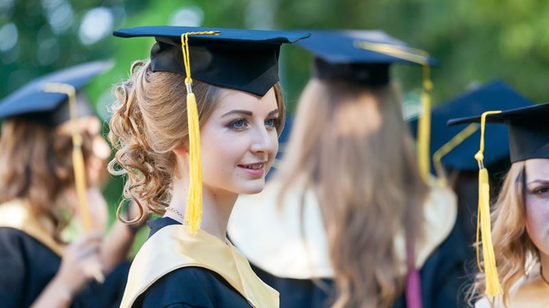 Advantages of Earning a Master's Degree in Healthcare Management