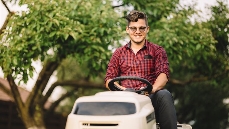 Comprehensive Guide to Choosing the Right Small Riding Lawn Mower for Your Lawn