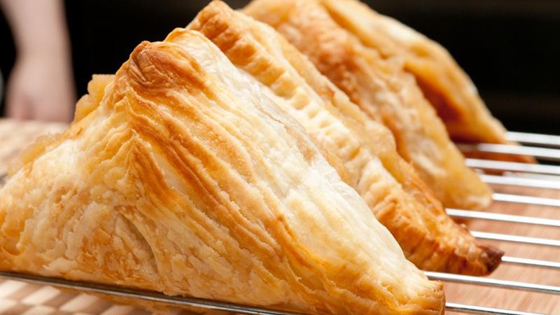 Expert Guidance on Preparing and Using Frozen Puff Pastry for Delicious Baked Goods
