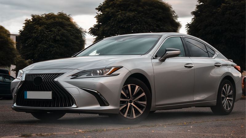 Lexus UX 200: Comprehensive Overview of Features, Trims, and Performance