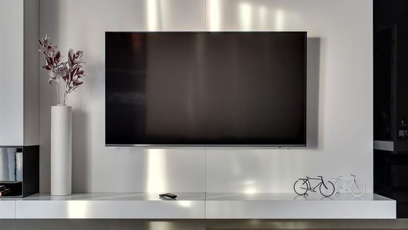 Comprehensive Guide to Choosing the Perfect 80-Inch Television for Your Living Room
