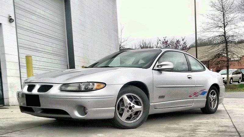 Comprehensive Overview of the Pontiac G6: Features, Performance, and Safety