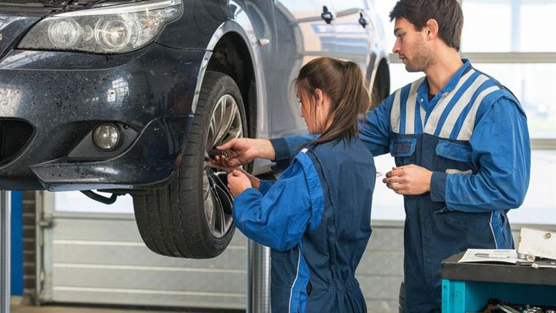 Comprehensive Guide to Selecting the Perfect Automotive Lift for Your Vehicle Needs