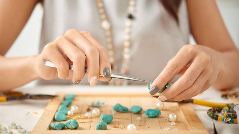 Creative and Trendy DIY Jewelry Ideas for Fashion-Forward Women
