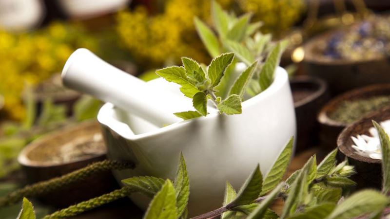 Comprehensive Guide to Managing and Preventing Swollen Feet: Causes, Remedies, and Lifestyle Tips