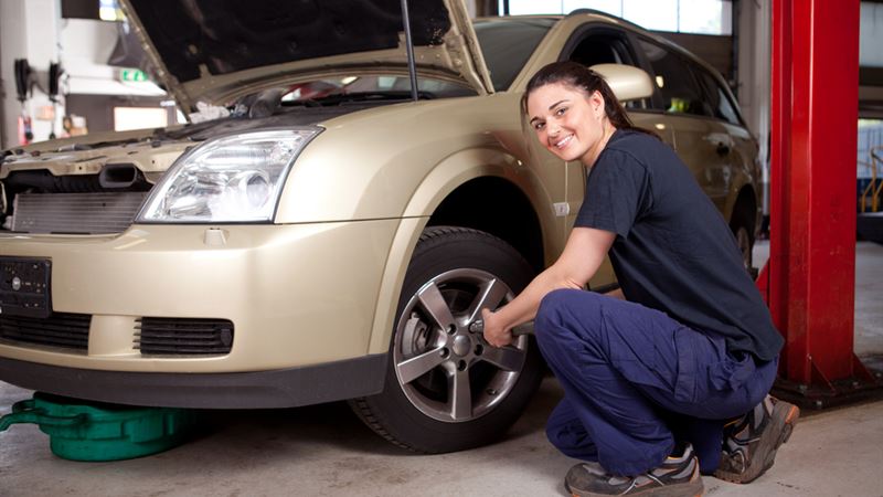 Top Auto Service Centers Offering Discounted Oil Change Deals and Coupons