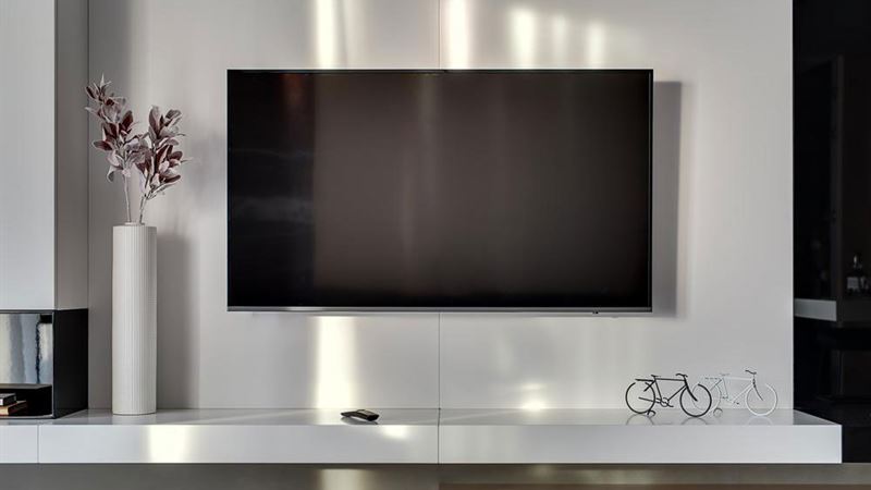 Battle of the Displays: QLED versus OLED – Which Technology Reigns Supreme?