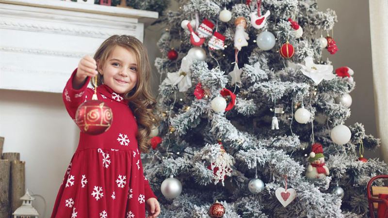 Comprehensive Guide to Decorating a 12-Foot Christmas Tree