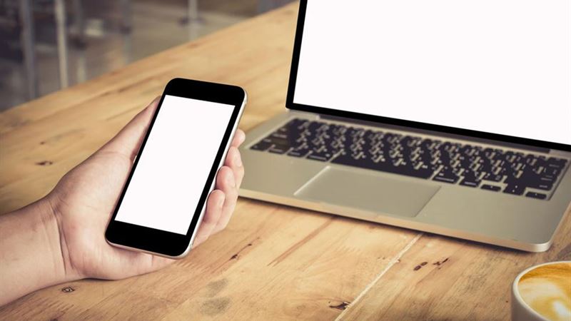 A Comprehensive Comparison of Leading Smartphone Giants: Samsung and Apple