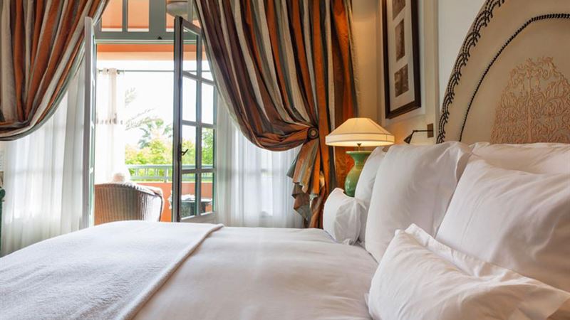 Comprehensive Guide to Queen and King Size Beds: Styles, Sizes, and Design Tips