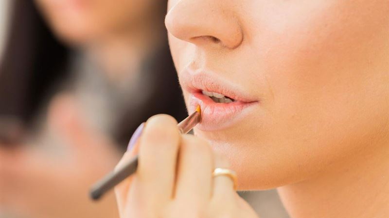 Top 4 Lip Glosses for Achieving a Stunning, Glamorous Look