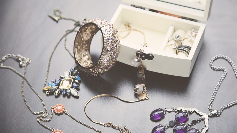 Emerging Trends and Ultimate Guide to Modern Jewelry Styles