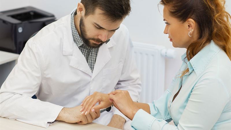 Comprehensive Guide to Plaque Psoriasis: Identifying Symptoms, Types, and Effective Management Strategies