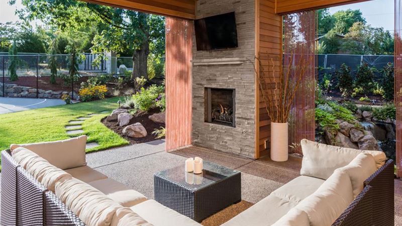 Creative Ideas for Combining Your TV and Fireplace in Home Design