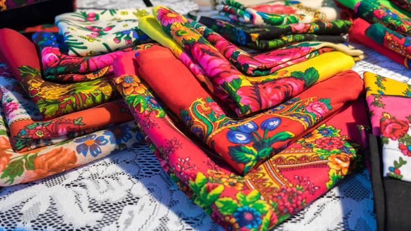 Essential Tips for Shopping During Holiday Rug Sales: Finding the Perfect Festive Floor Coverings