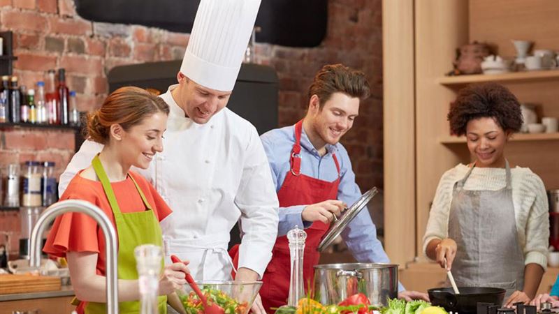 Elevate Your Cooking Experience with Rachael Ray's Innovative Cookware Collections