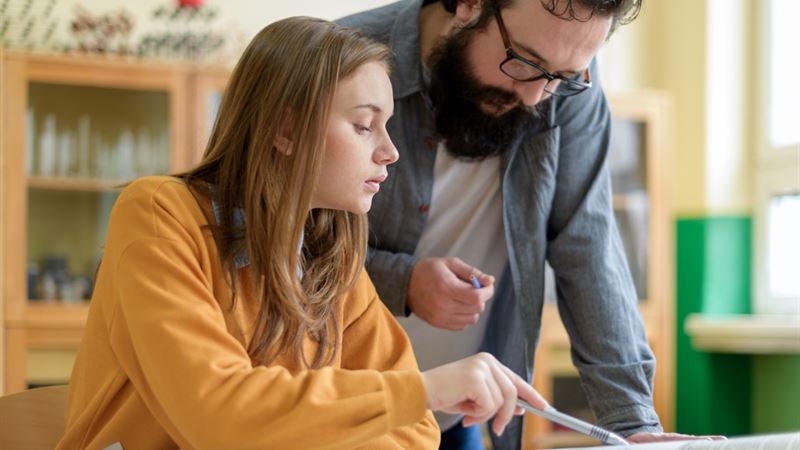 Advantages of Enrolling in an Online Business School for Future Success