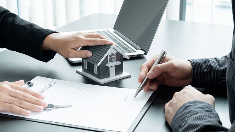 Essential Considerations When Selecting a Real Estate Attorney for Your Property Transactions
