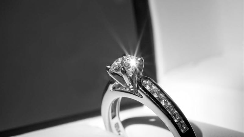 Ultimate Guide to Choosing the Perfect Engagement Ring: Essential Tips for Your Special Moment