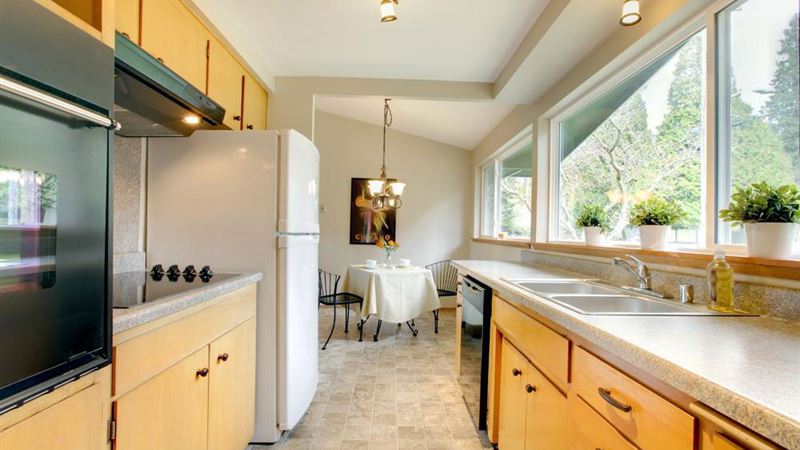 Maximizing Convenience and Economy with Prefabricated Kitchen Cabinets