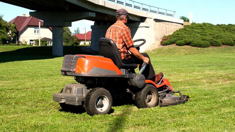 Comprehensive Guide to John Deere Lawn Mowers: Models, Features, and Benefits