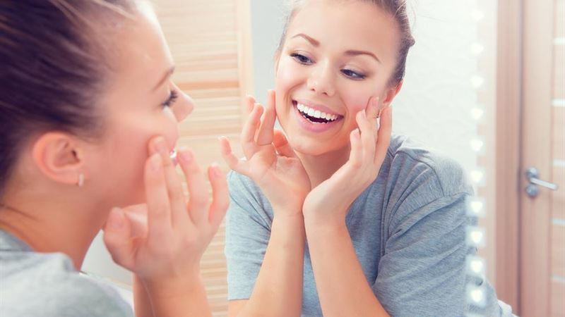 Top Ingredients for Effective Skin Tightening and Firming in Skincare Regimens