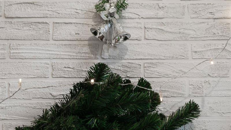Creative Strategies to Decorate Your 12-Foot Pre-Lit Christmas Garland for a Festive Home