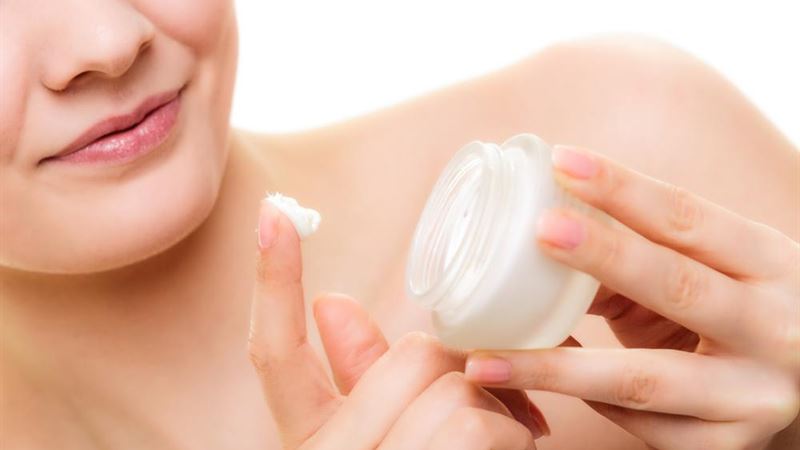 Comprehensive Guide to Choosing and Using Face Moisturizers for Dry Skin
